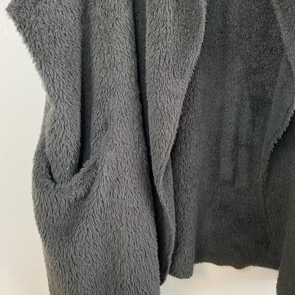 Honey Punch Sherpa Faux Fur Hooded Vest w Pockets - Picture 4 of 6